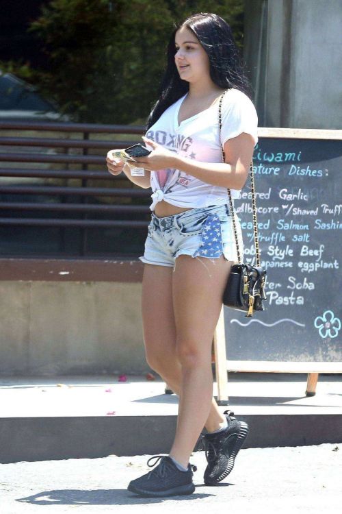 Actress Ariel Winter in Cut Off Out in Studio City 11