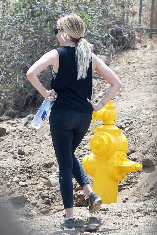 Ashley Tisdale in Tights Hiking at Runyon Canyon in Hollywood 1