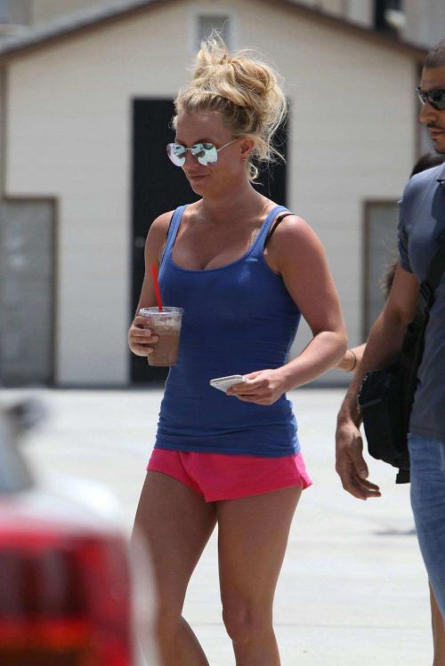Britney Spears Shopping at Sephora in Westlake Village 6