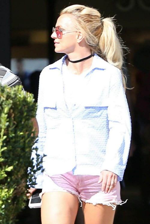 Britney Spears Out And About In West Hills 6