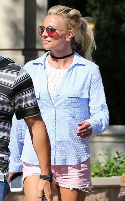 Britney Spears Out And About In West Hills 9