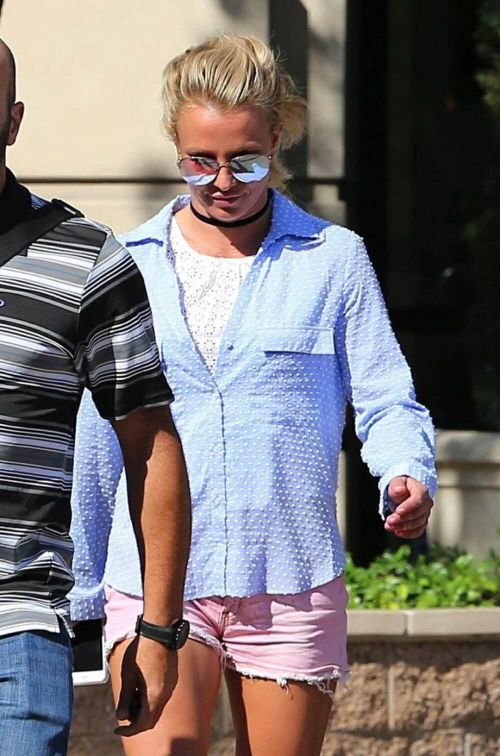 Britney Spears Out And About In West Hills 10