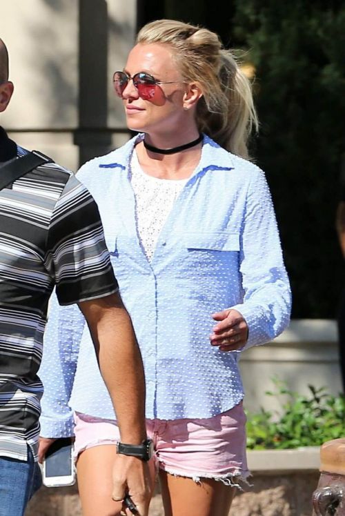 Britney Spears Out And About In West Hills 6
