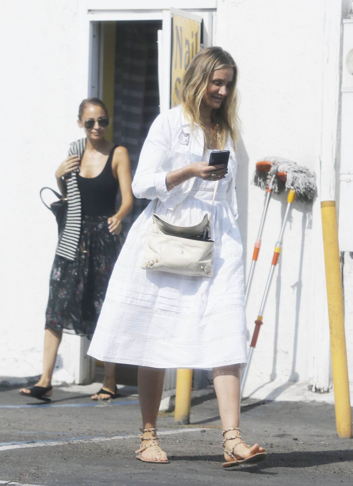 Cameron Diaz Out And About In Beverly Hills 5