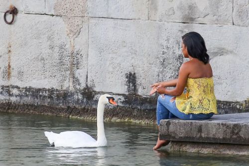 Christina Milian comes head to head with a swan in Zurich 4