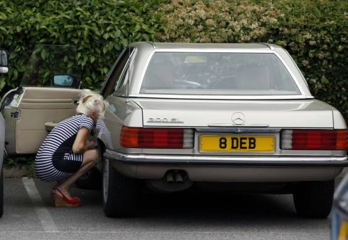 Debbie Mcgee Leaves A Veterinary Clinic In London 2