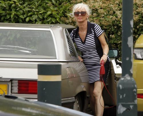 Debbie Mcgee Leaves A Veterinary Clinic In London 1