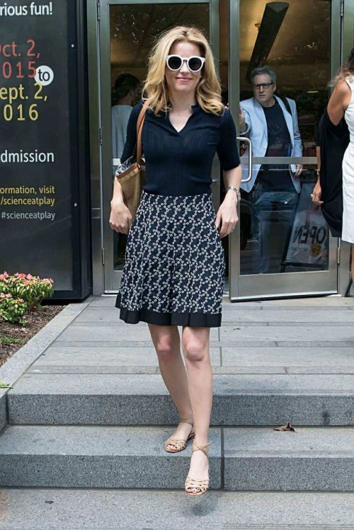 Elizabeth Banks Leaves Chemical Heritage Foundation Museum 7