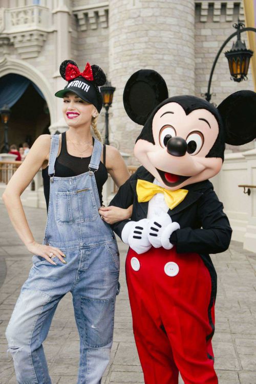 Gwen Stefani Meets Mickey Mouse at Walt Disney World 1