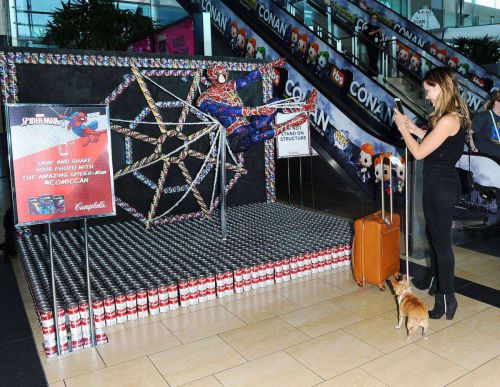 Katharine Mcphee Soup Spider Man At San Diego Airport