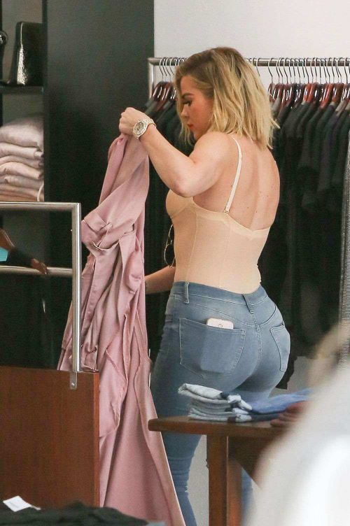 Khloe kardashian Shopping in Los Angeles