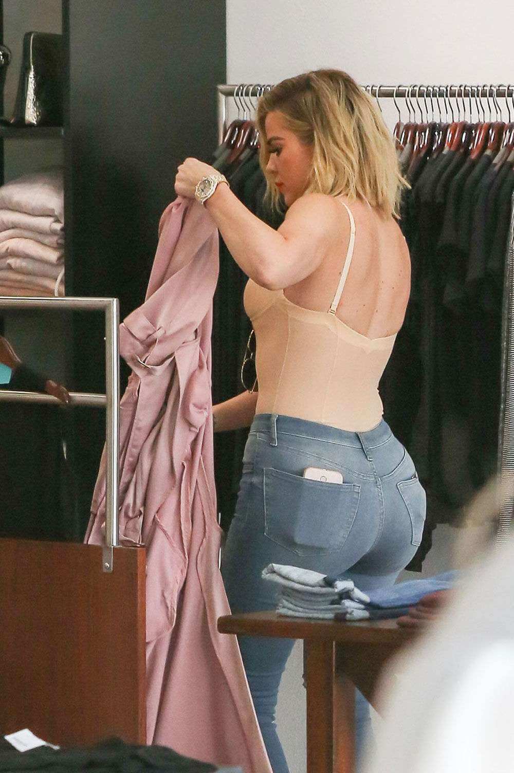 Khloe kardashian Shopping in Los Angeles