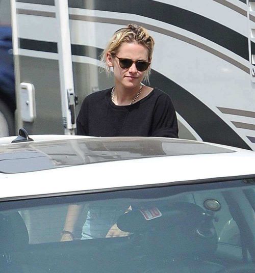 Kristen Stewart Preparing For A Road Trip in Los Angeles 15