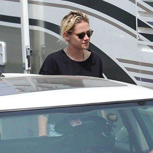 Kristen Stewart Preparing For A Road Trip in Los Angeles 16