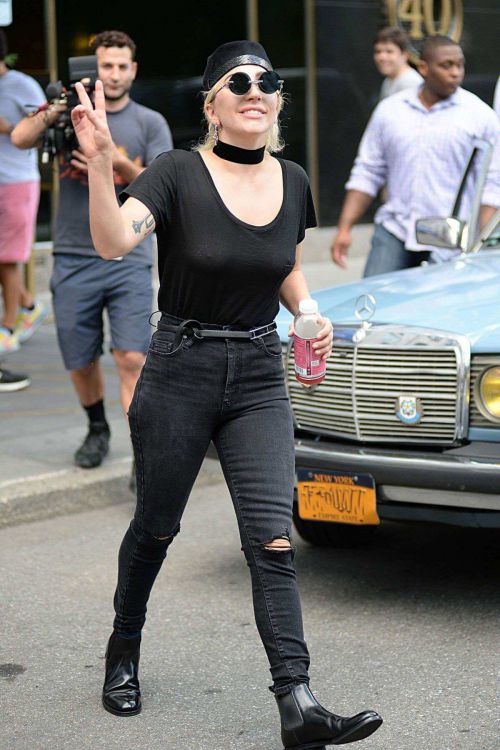 Lady Gaga Leaves her apartment in New York 17