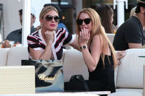 Lindsay Lohan Shopping at Fine Swiss Jewellers Chopard in Porto Cervo 11