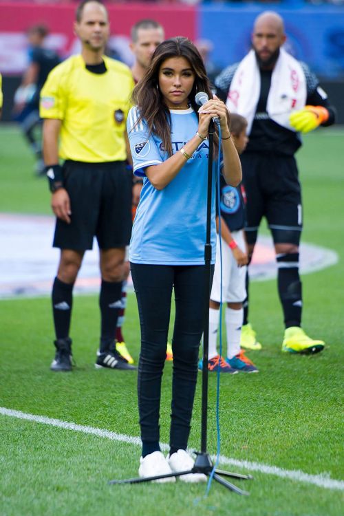 Madison Beer Sings the national anthem at Yankee Stadium in New York 1