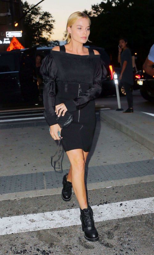 Margot Robbie Out For Dinner In New York 2