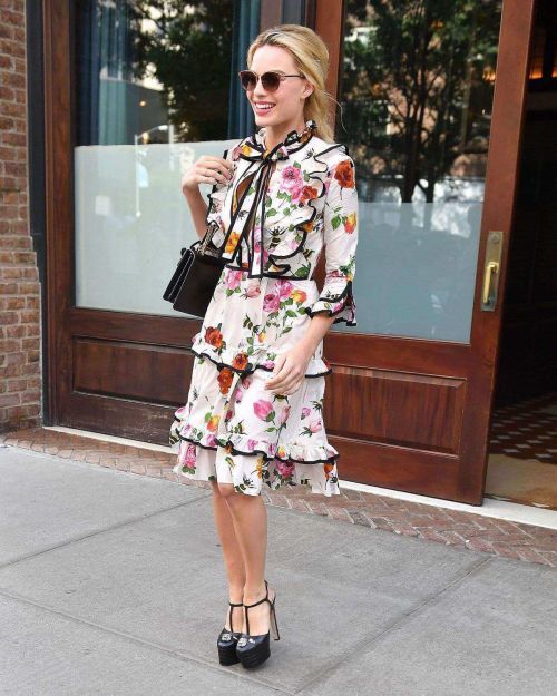 Margot Robbie in printed dress out in New York 5