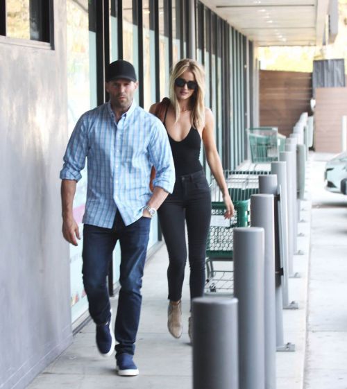 Rosie Huntington-Whiteley And Jason Statham Out Shopping In Malibu 3