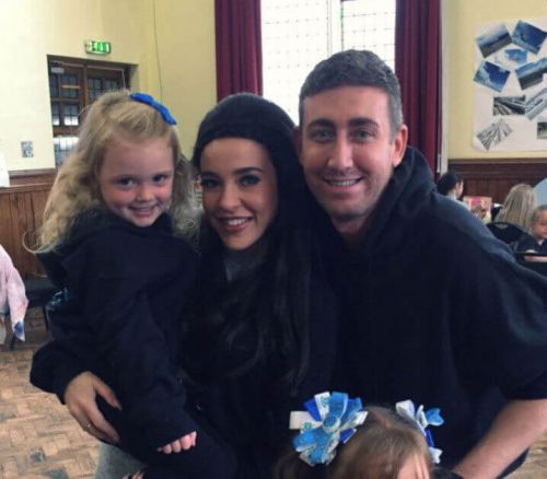 Stephanie Davis shows off her baby bump on a school 4