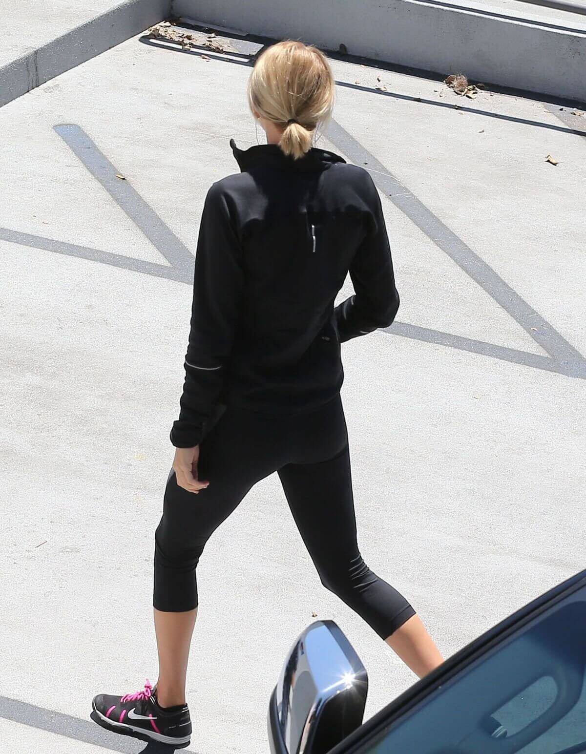 Taylor Swift in her Jogging Track at a Gym in Hollywood