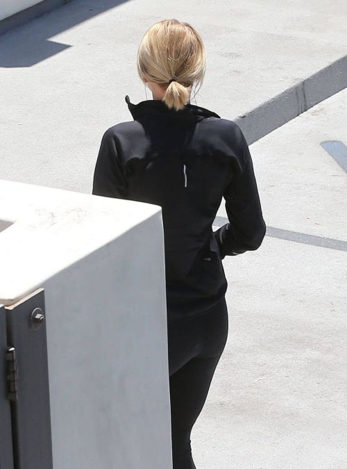 Taylor Swift in her Jogging Track at a Gym in Hollywood