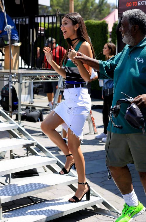 Victoria Justice on The Set Of Extra in Universal City 16