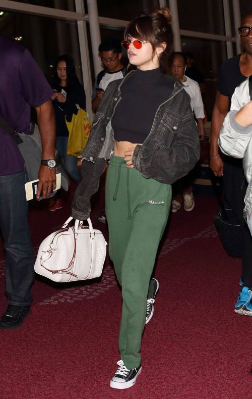 Selena Gomez Spotted at Tokyo International Airport 6