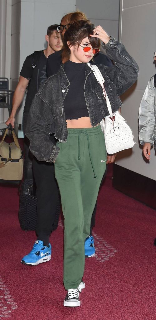 Selena Gomez Spotted at Tokyo International Airport 8