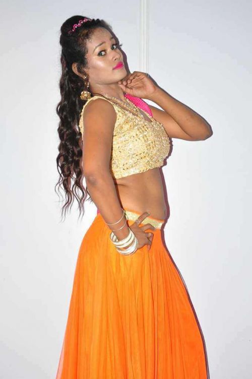Actress Nisha at Aatadukundam Raa Movie Audio Launch Photos 5