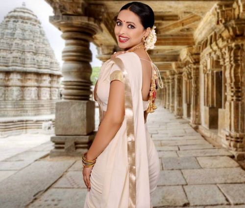 Actress Rekha Vedavyas Sexy Photoshoot 4