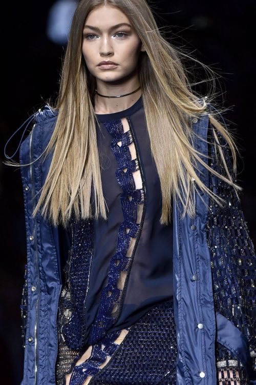American Model Gigi Hadid at Versace Fashion Show in Milan 31