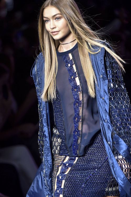 American Model Gigi Hadid at Versace Fashion Show in Milan 6