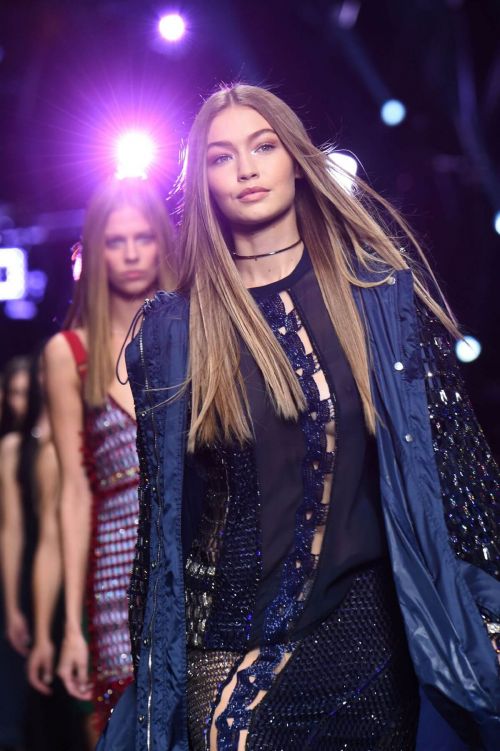 American Model Gigi Hadid at Versace Fashion Show in Milan 16