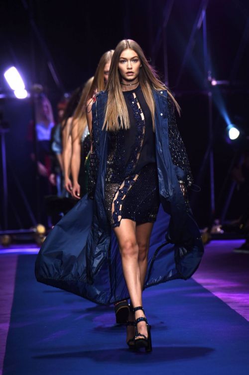 American Model Gigi Hadid at Versace Fashion Show in Milan 18