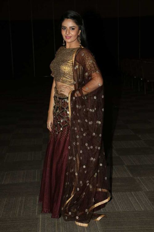 Anchor Srimukhi at Araku Road Lo Audio Launch Photos 5