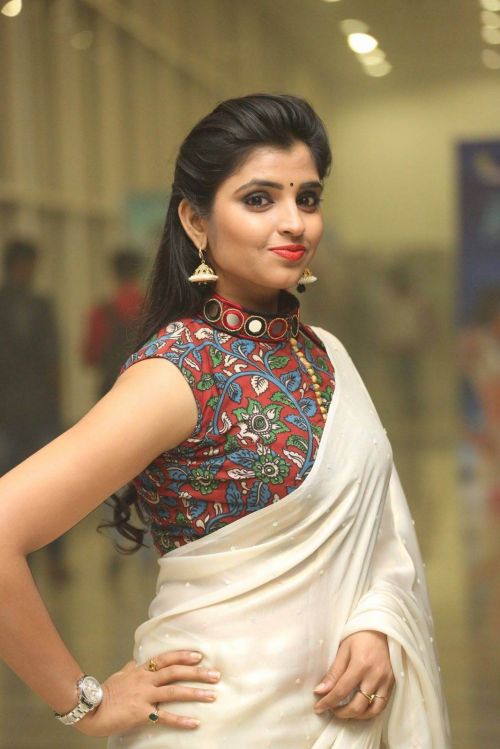 Anchor Syamala at Hyper Theatrical Trailer Launch Photos 9