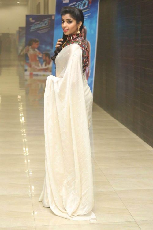 Anchor Syamala at Hyper Theatrical Trailer Launch Photos 14