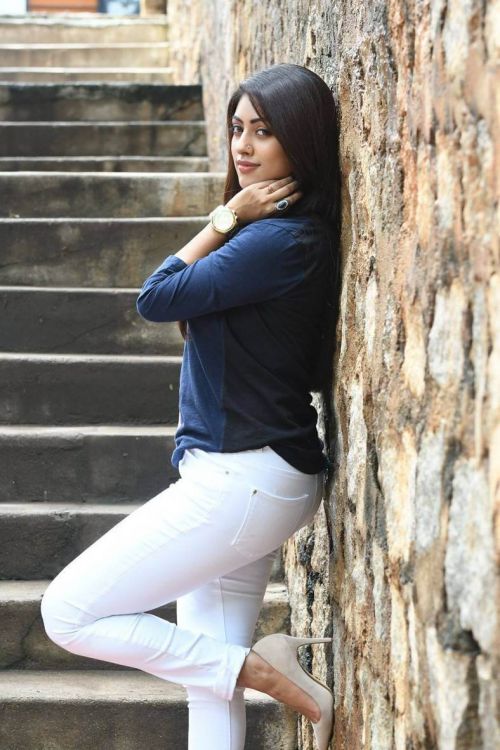 Anu Emmanuel at Majnu Movie Interview Images 7