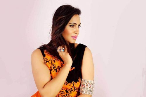 Arshi Khan Photoshoot for Flynn Remedios Photos 1