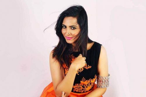 Arshi Khan Photoshoot for Flynn Remedios Photos 7