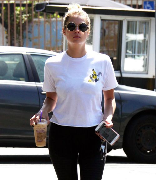 Ashley Benson Out and About in West Hollywood - 14/09/2016 2