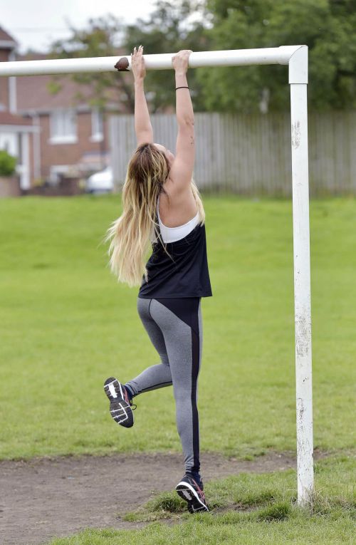 Charlotte Crosby Workout in Hear To Her Home in Newcastle - 14/09/2016 14