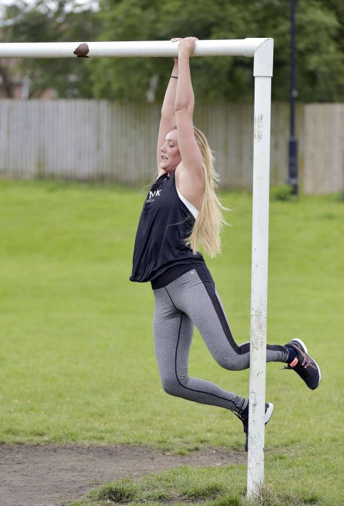 Charlotte Crosby Workout in Hear To Her Home in Newcastle - 14/09/2016 5