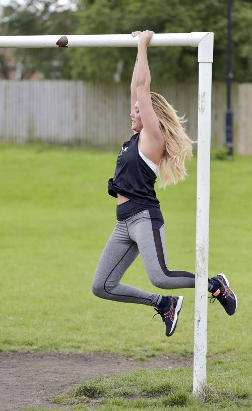 Charlotte Crosby Workout in Hear To Her Home in Newcastle - 14/09/2016 7