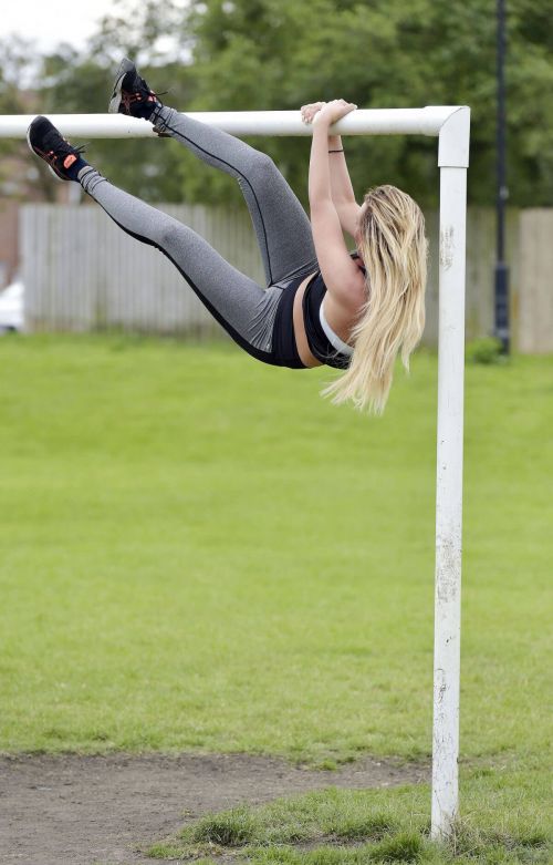 Charlotte Crosby Workout in Hear To Her Home in Newcastle - 14/09/2016 8