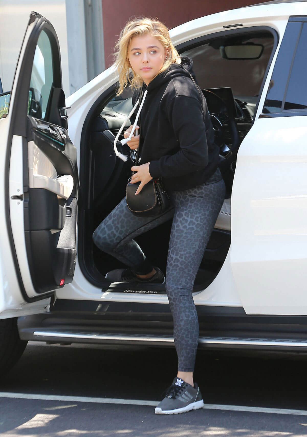 Chloe Moretz Arrives to Pilates Class in West Hollywood - 14/09/2016 1