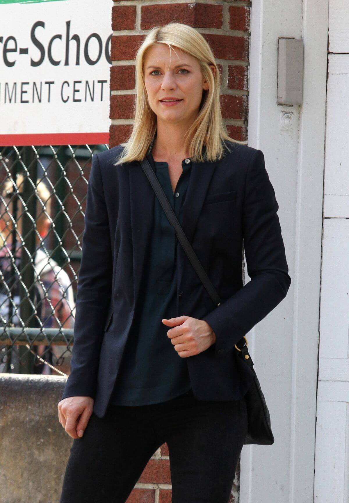 Claire Danes Stills on the set of Homeland in Greenpoint Brooklyn