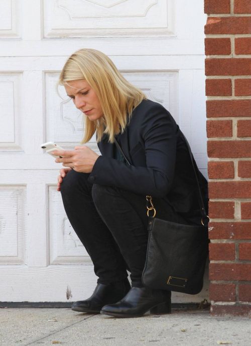 Claire Danes Stills on the set of Homeland in Greenpoint Brooklyn 2
